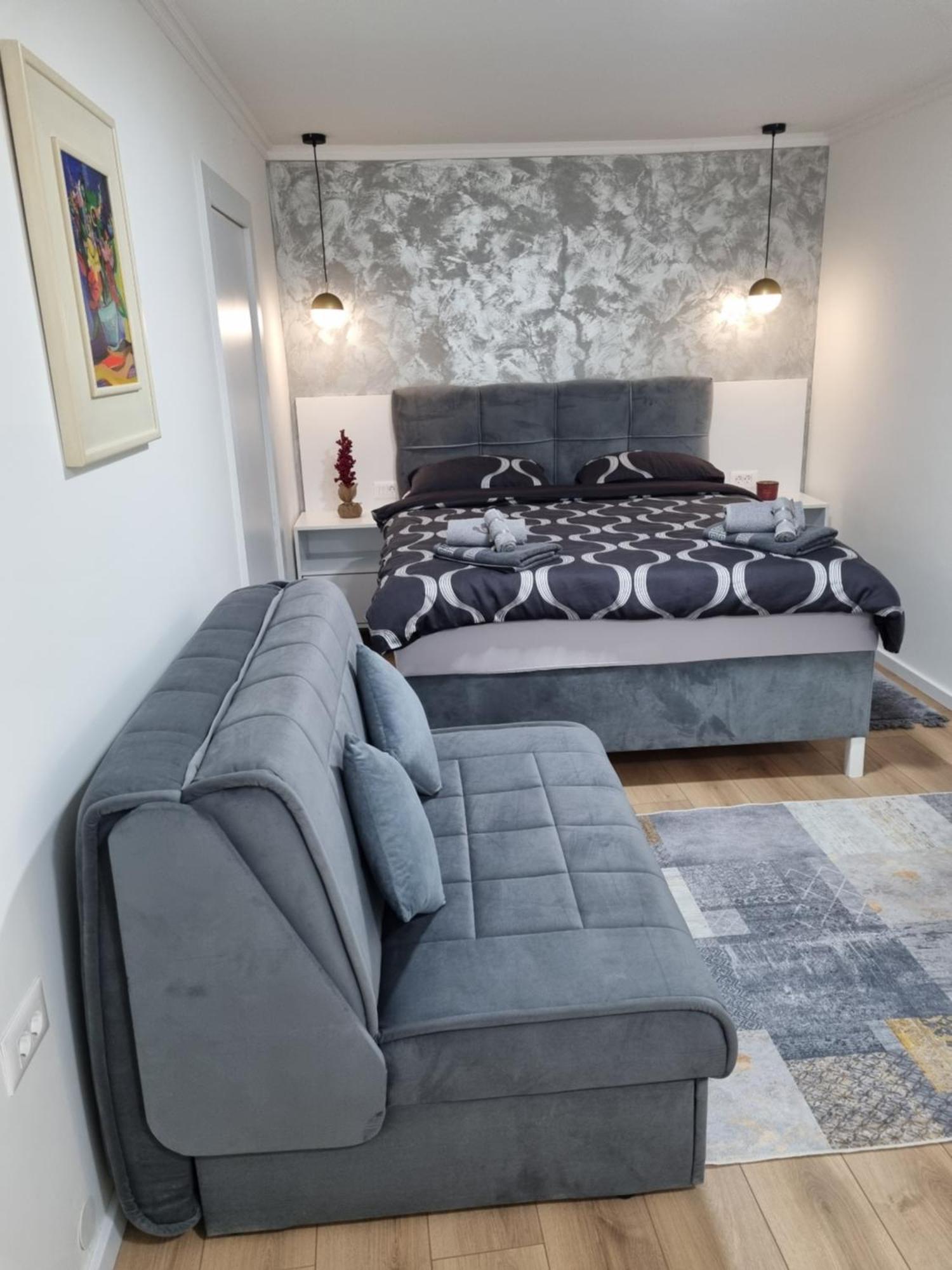 מוסטר Apartments Deni מראה חיצוני תמונה