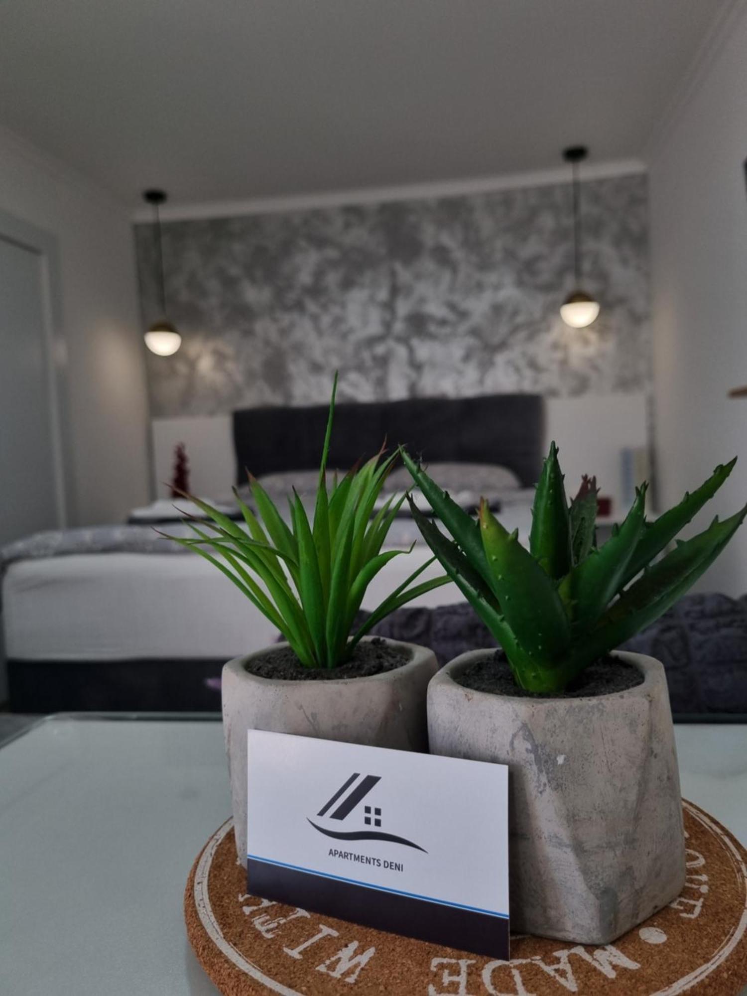 מוסטר Apartments Deni מראה חיצוני תמונה