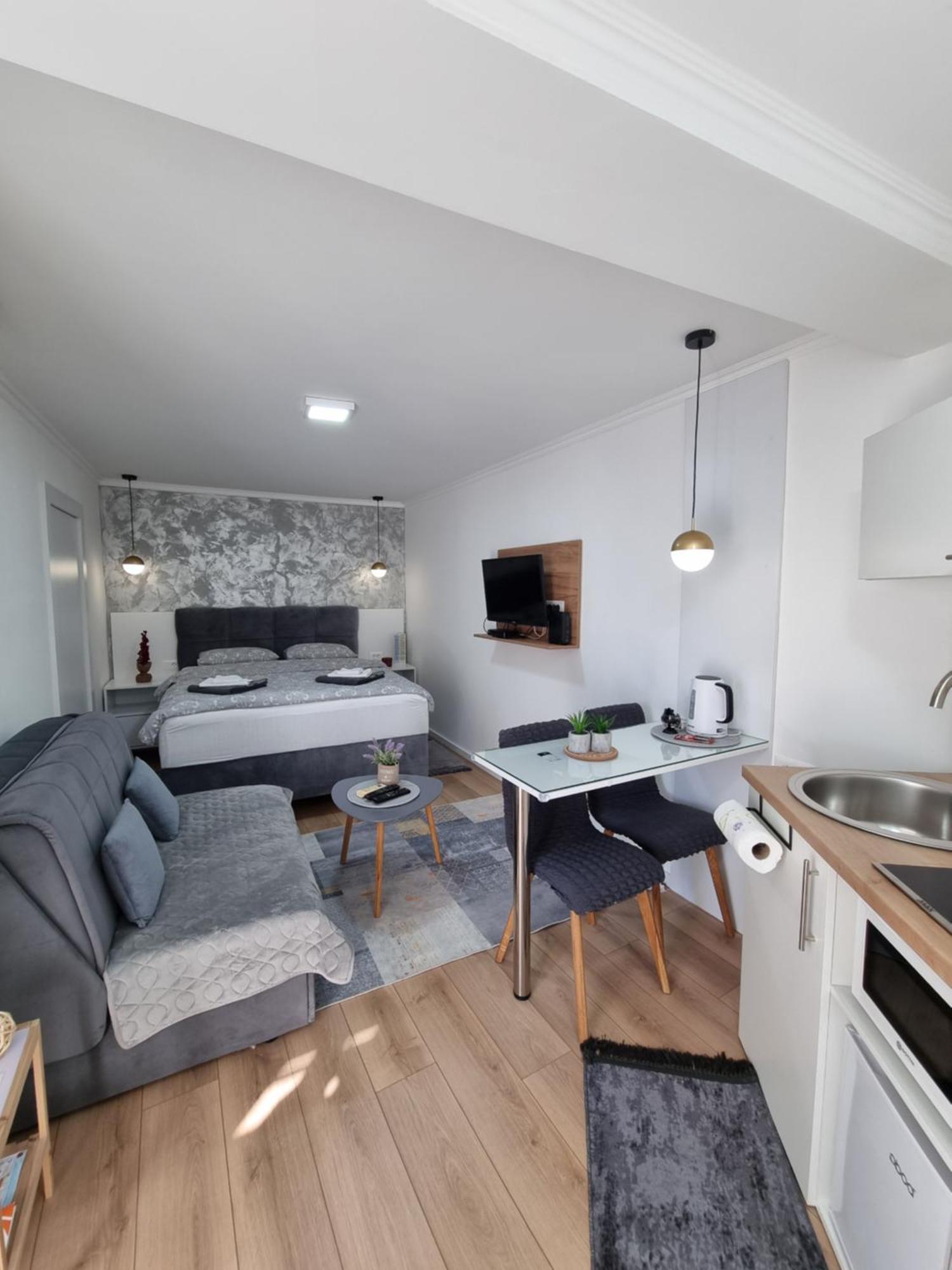 מוסטר Apartments Deni מראה חיצוני תמונה