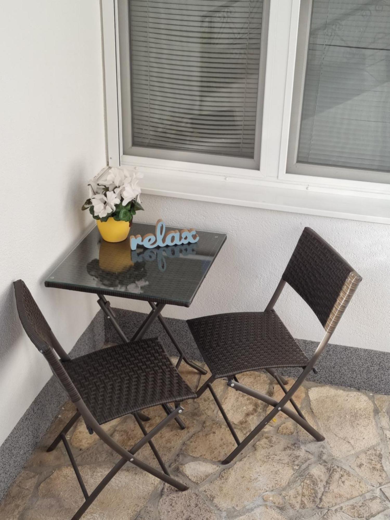 מוסטר Apartments Deni מראה חיצוני תמונה