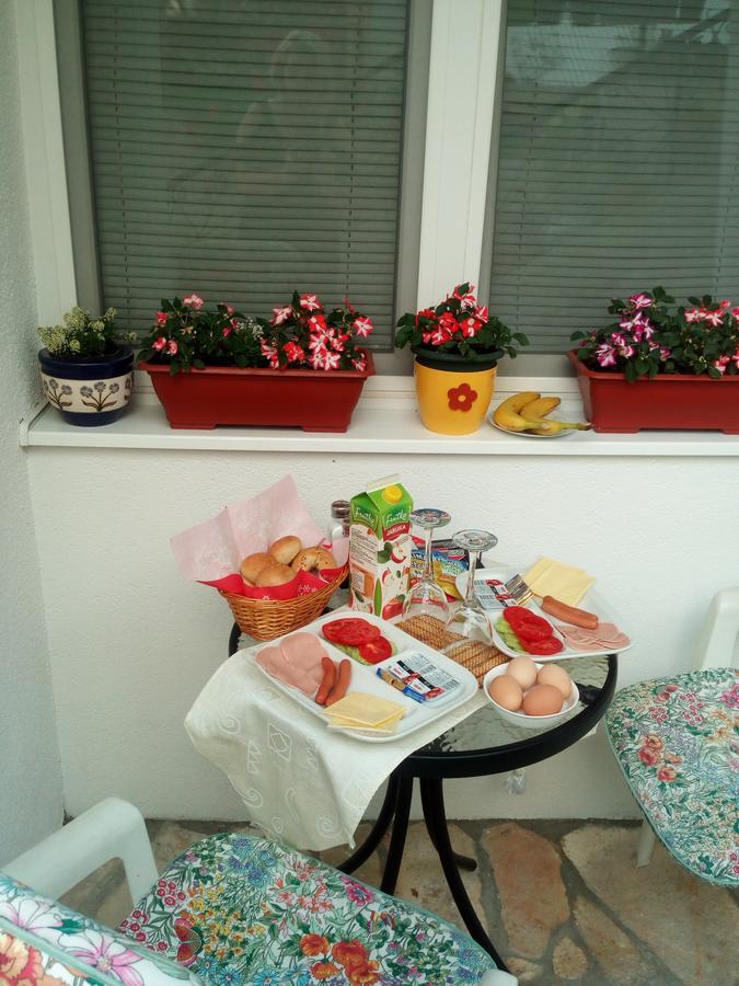 מוסטר Apartments Deni מראה חיצוני תמונה
